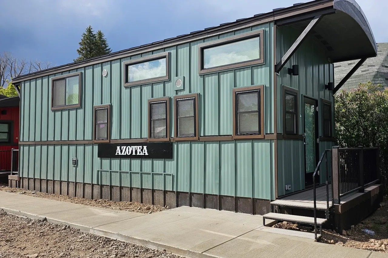 Charma Crossing teal